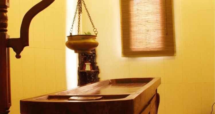 Ayurvedic Treatment Table or dhroni using at our ayurvedic hospital in Trivandrum Kerala